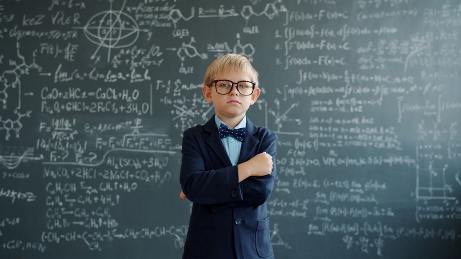 Un mic geniu din Șeica Mare: Radu, la doar 7 ani, fascinat de lectură și matematică