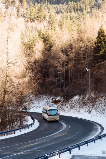 Iarna își face simțită prezența pe Transalpina: ce trebuie să știe șoferii
