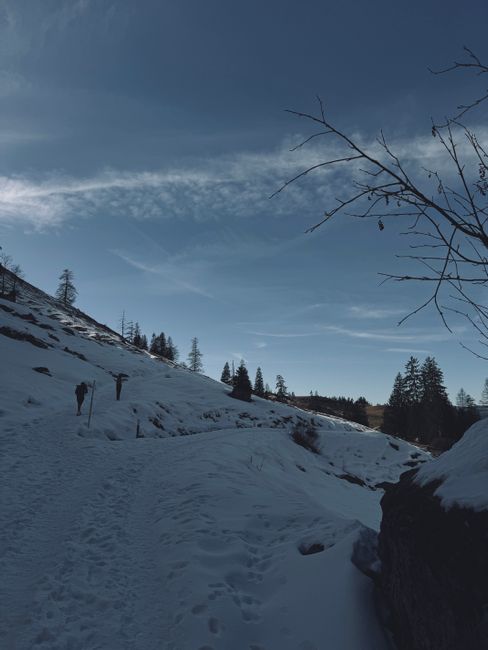 Primul semn de iarnă pe crestele montane: ninsoare și chiciură la altitudini mari