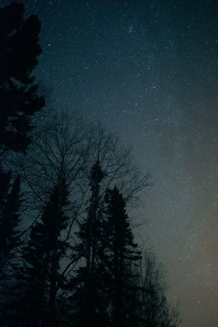 Toamna astronomică a sosit: ce trebuie să știi despre echinocțiu și ora de iarnă