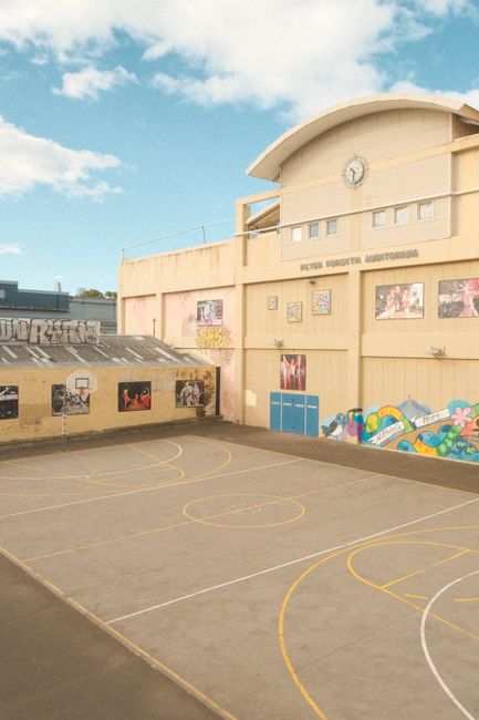 Investiții inovatoare în educație: Pitești modernizează terenurile de sport