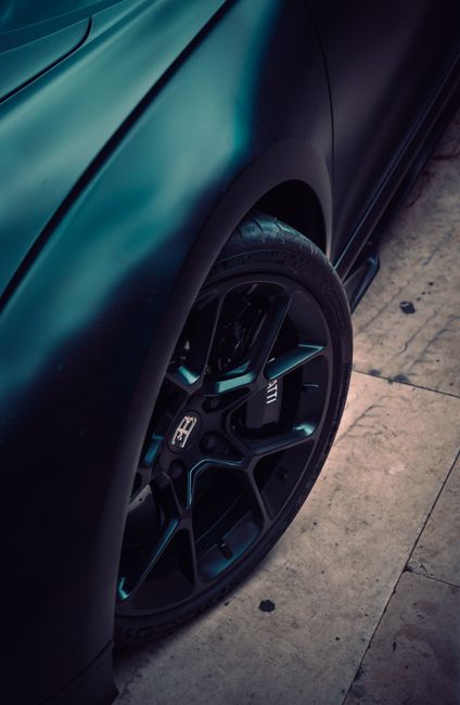 Ce trebuie să știe proprietarii de Bugatti: detalii surprinzătoare despre anvelopele hypercarului