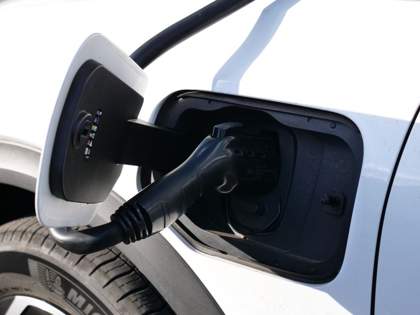 Descoperă mașina electrică care se încarcă în timp record: 70% în doar 4,5 minute