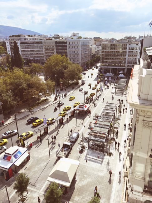 Explozie devastatoare în Atena: o clădire s-a prăbușit, iar trei persoane au fost rănite