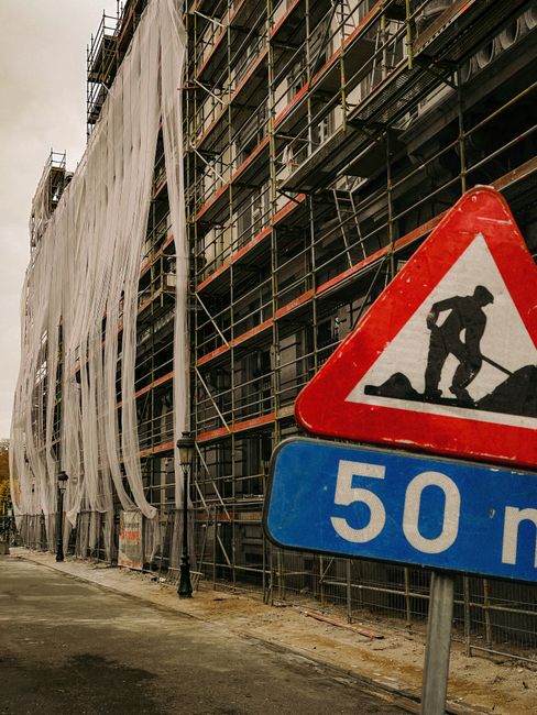 Lucrări intense pentru repararea străzii surpate din Iași, trafic restricționat