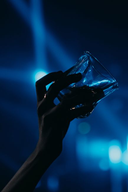 Cum să te distrezi în siguranță: campanie de conștientizare în cluburile din București