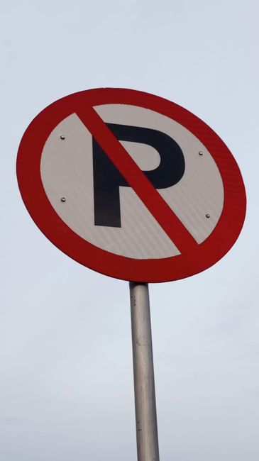 Brașov începe ridicarea mașinilor parcate neregulamentar pe Tudor Arghezi