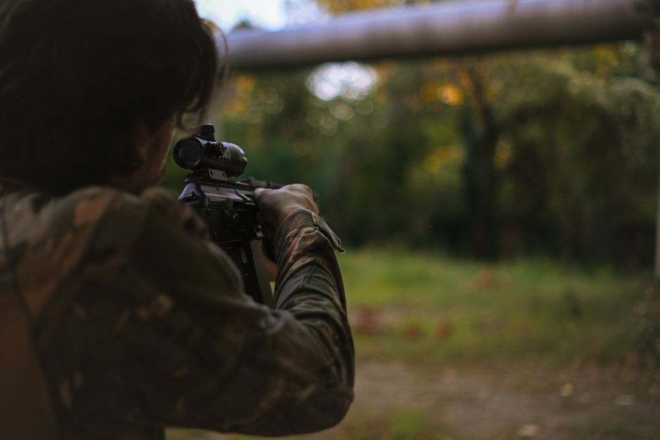 Alegerea perfectă pentru pistolul tău airsoft: CO2 sau Green Gas?
