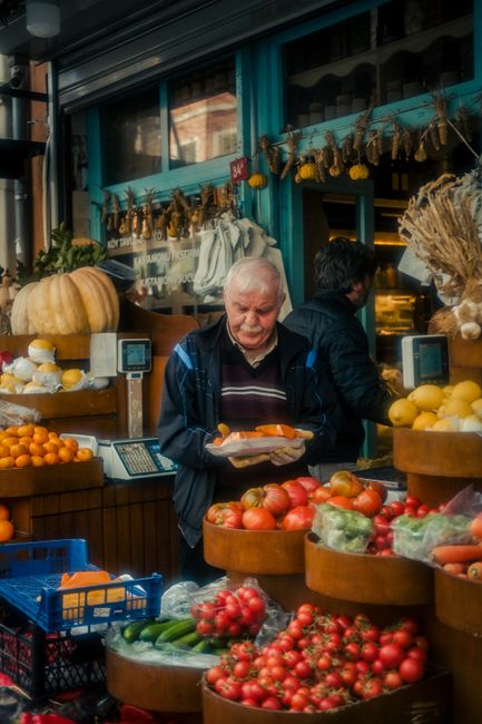 Piața Traian din Pitești revine în forță: comercianții așteaptă piteștenii
