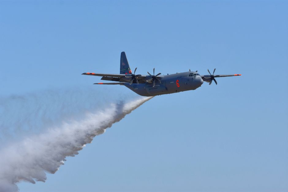 Îngrijorare în Vâlcea: aeronavele C-27J Spartan intervin pentru a stinge incendiul de pădure