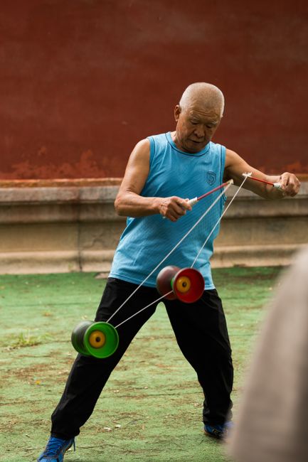 Descoperă kendama: jucăria care îți provoacă mintea și îndemânarea