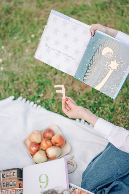 O carte minunată pentru micuți: aventura alfabetului, ilustrată de o fetiță de 8 ani