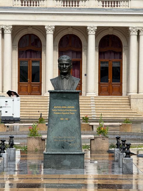 Descoperă istoria Vrancei pe 2 octombrie: personalități și evenimente memorabile