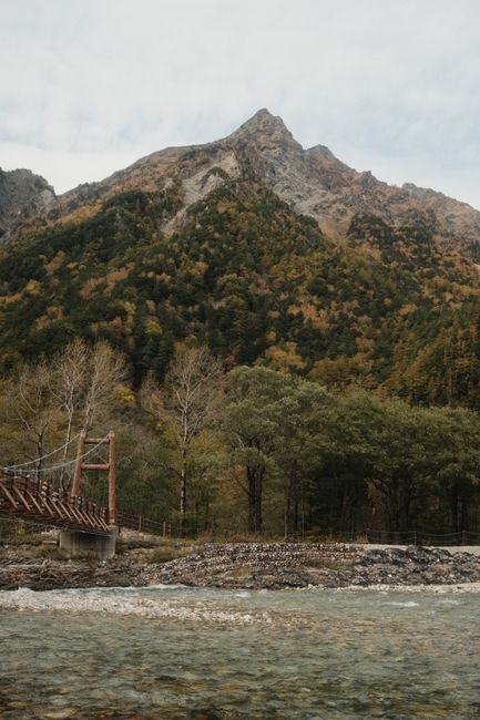 Descoperă frumusețile ascunse ale Văii Jiului în toamna aceasta