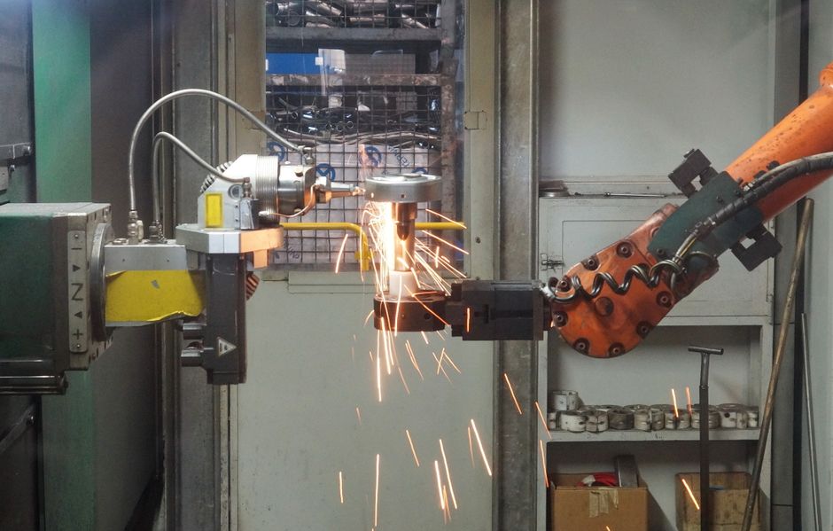 Roboți umanoizi distruși în cuptor, inspirat de Terminator
