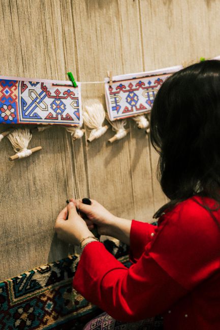 Descoperă arta țesătoriei într-o casă istorică din Dănești