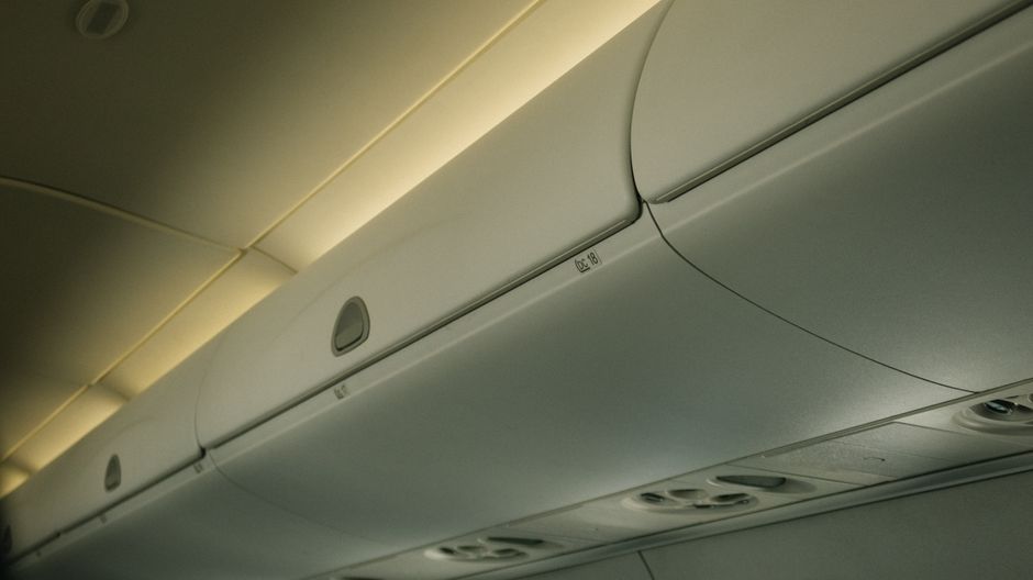 Noi reglementări pentru pasagerii din UE: bagaj de cabină gratuit de 7 kg începând cu 2027
