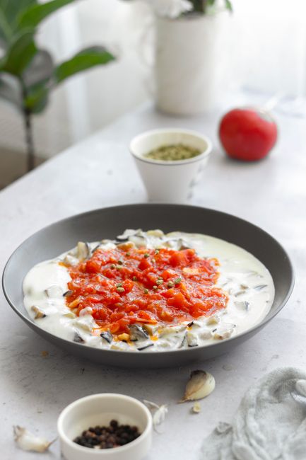 Descoperă ingredientul secret pentru o salată de vinete cremoasă și dietetică