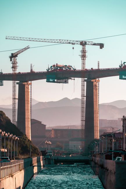 Proiectul Podului Muncii avansează: montarea scheletului a început!