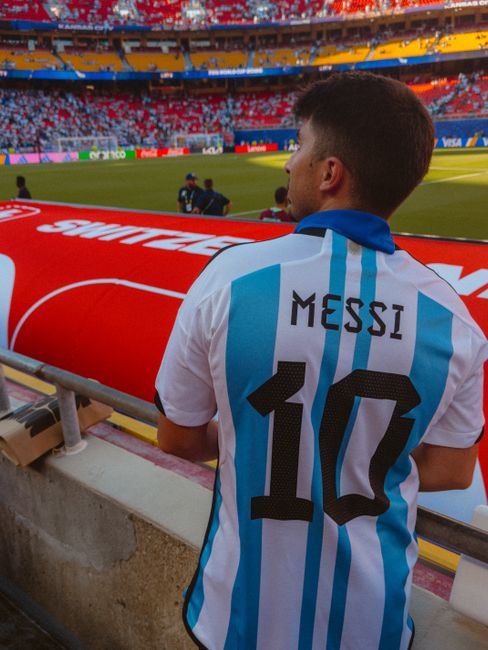Emoții globale: retragerea lui Messi aduce lacrimi și în Ploiești