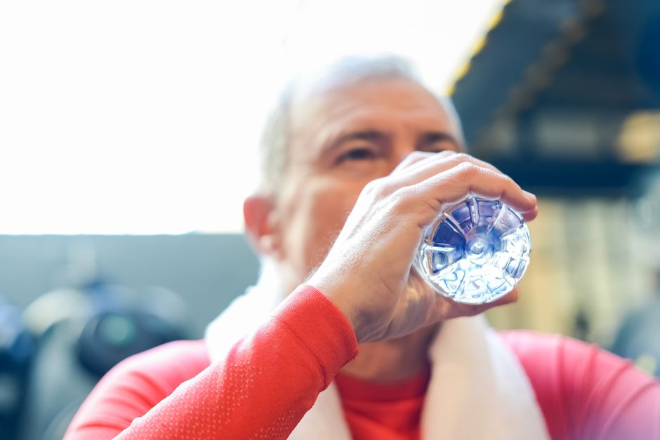 Secretele băuturilor consumate de centenari: ce trebuie să știi