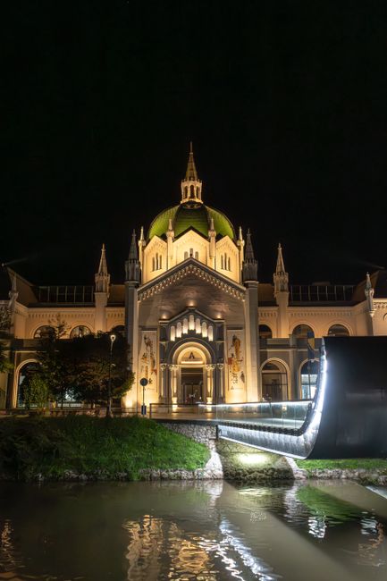 Centrul Cultural Corviniana din Hunedoara strălucește în verde pentru o cauză nobilă