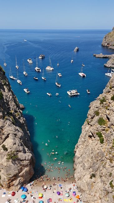 Descoperă Ibiza în octombrie: plaja secretă cu apusuri ce te va fascina
