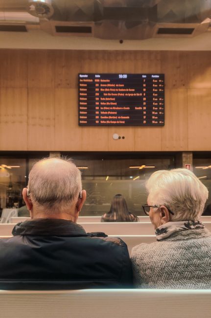 Descoperă cum pensionarii pot călători cu 50% mai ieftin: tot ce trebuie să știi