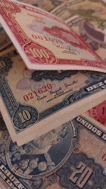 Marea Britanie lansează o revoluție în designul bancnotelor