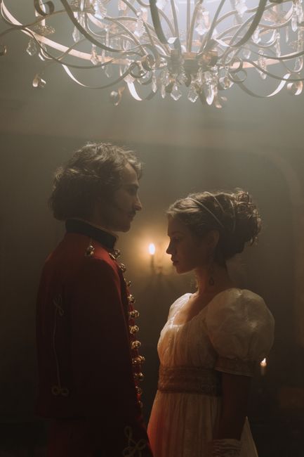 O nouă miniserie din universul Bridgerton: povestea de dragoste a Violet și Edmund
