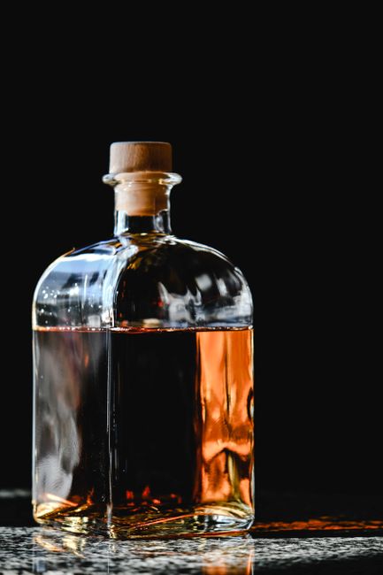Românii pot produce 200 de litri de țuică pe an fără accize, dar nu imediat!