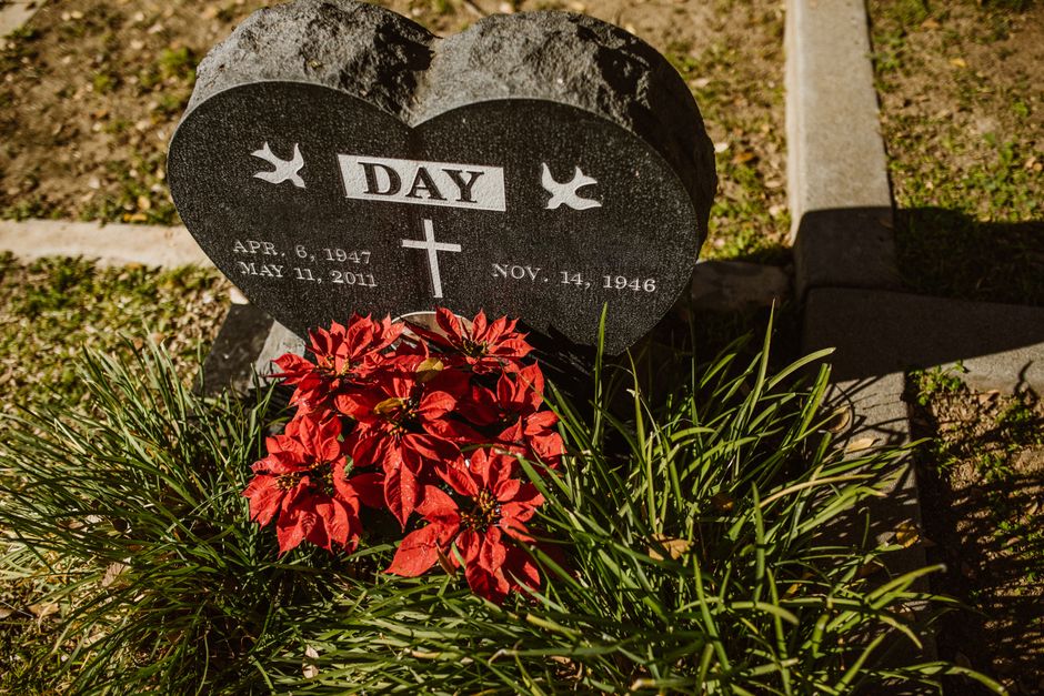 Descoperire șocantă la cimitir: mormânt distrus și oseminte mutați fără acordul familiei