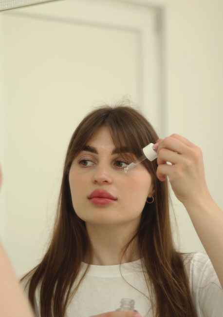 Atenție la trendul glass skin: dermatologii avertizează despre riscurile ascunse