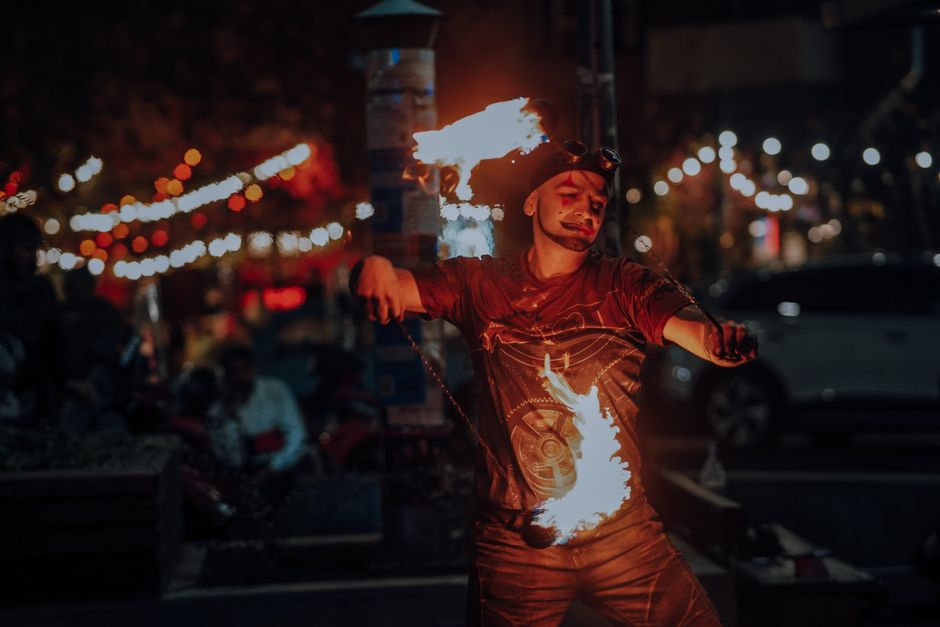 FestiFall 2026: Oradea transformă arta stradală într-un festival memorabil