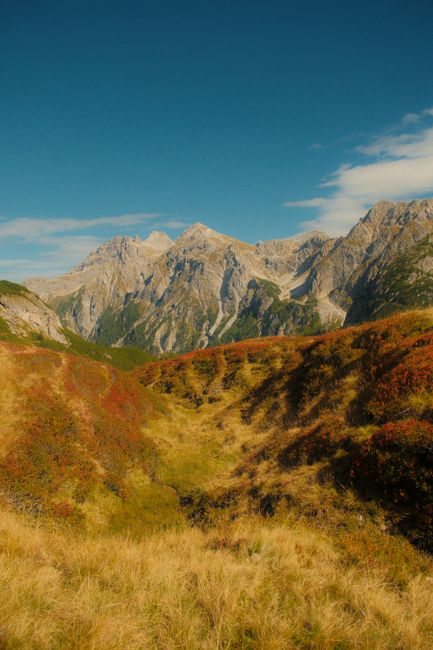 Descoperă Straja toamna: aventuri montane și cultură în Munții Vâlcan