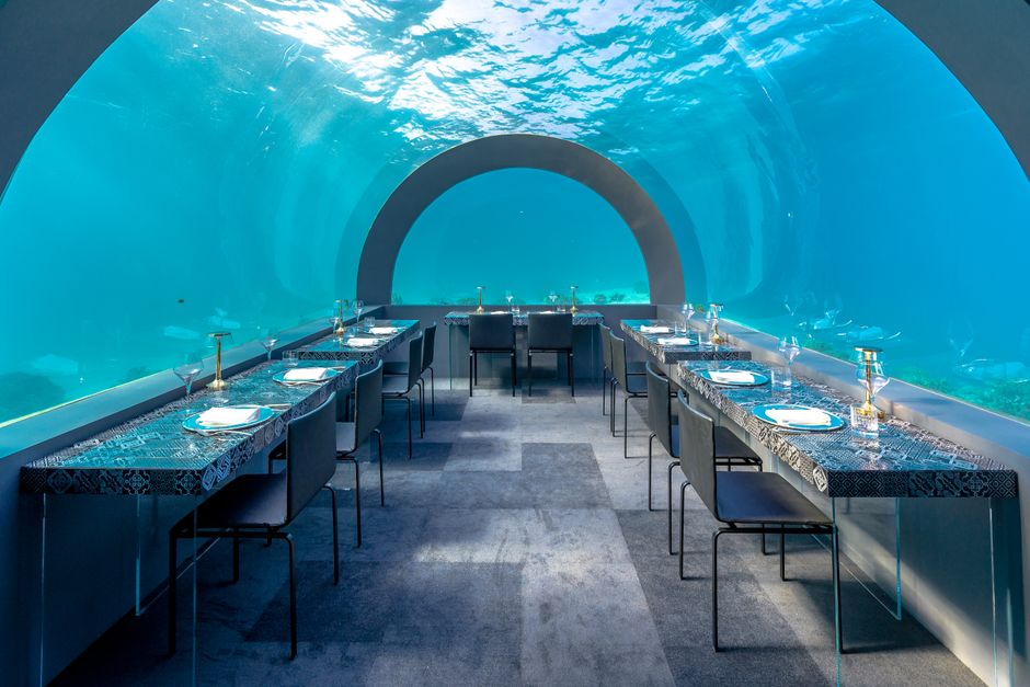 Experiența unică a unei cine sub ocean: un vis devenit realitate
