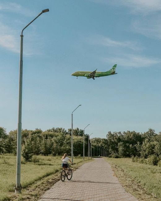 Ciclist aventuros: zbor cu avionul la Sibiu pentru o oră de pedalare