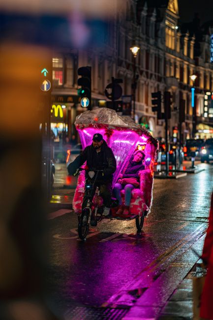 Turiștii înșelați de șoferii de ricșă din Londra: o investigație șocantă