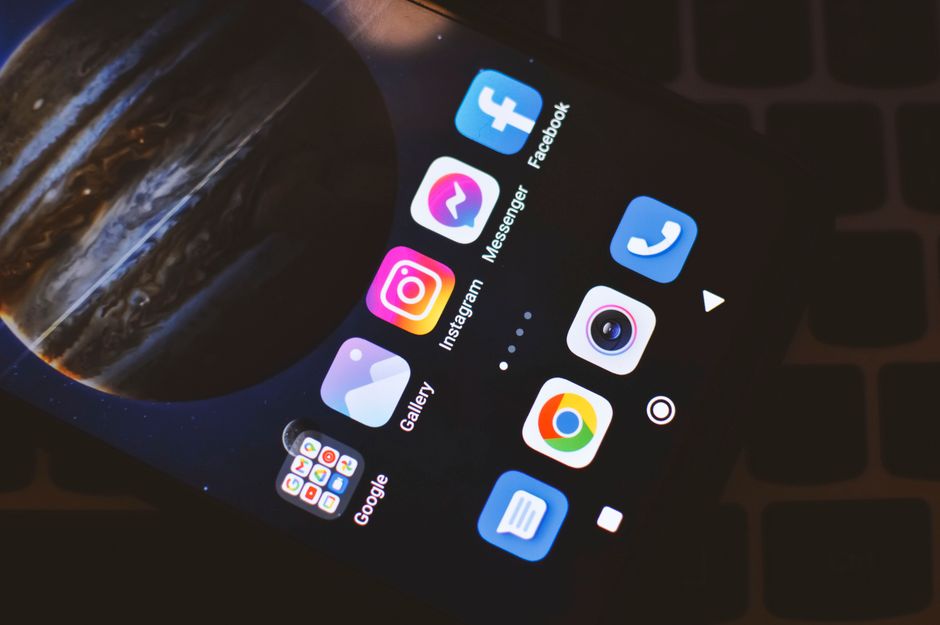 Personalizează-ți feed-ul Facebook cu ajutorul AI-ului: ce trebuie să știi