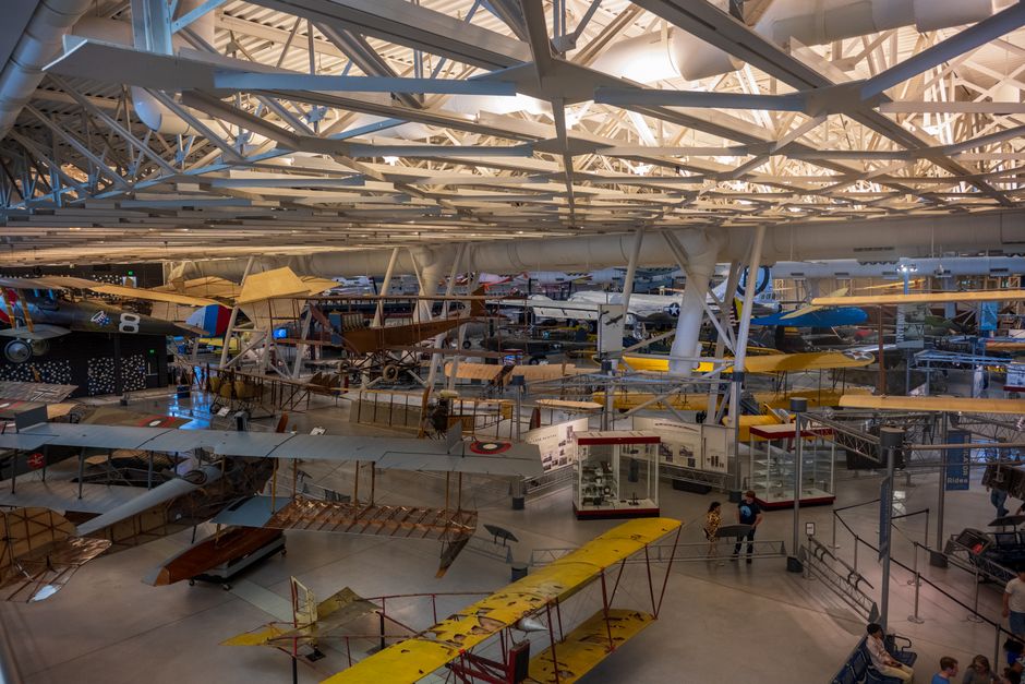 Descoperiți poveștile fascinante ale aviatorilor din Bistrița-Năsăud la o expoziție unică