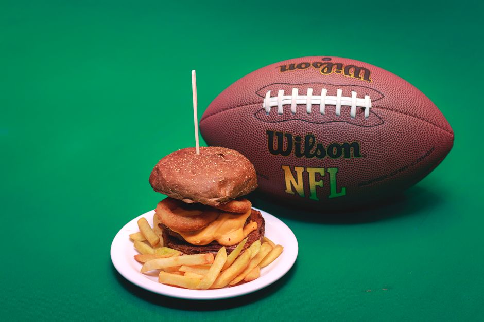 Comanda extravagantă a jucătorilor NFL la Paris: 900 de porții de mâncare!