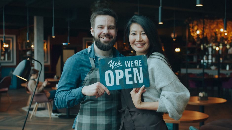 Cum banii de la nuntă au transformat o idee în trei cafenele de succes