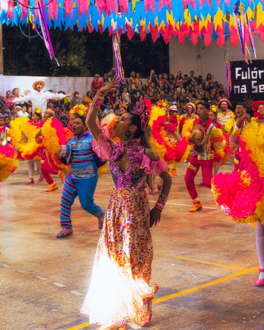 Carnavalul Toamnei: o sărbătoare a muzicii și dansului pentru beneficiarii Fundației „Pentru Voi”
