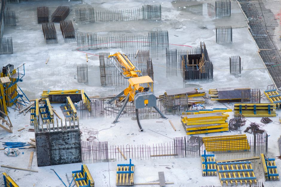 Flexibilitate financiară în construcții: noi reguli pentru plățile anticipat
