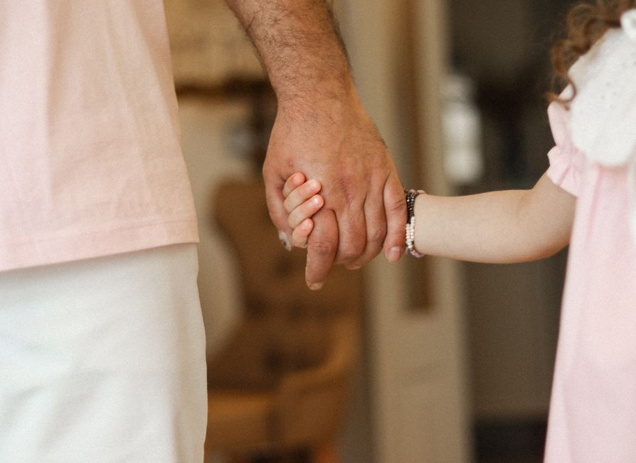 Povestea dramatică a unui tată care luptă pentru siguranța copilului său împotriva unei mame violente