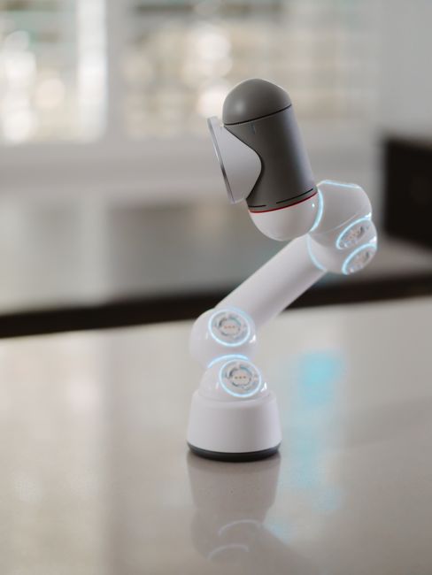 Apple dezvoltă un dispozitiv smart cu braț robotic și ecran mai mare