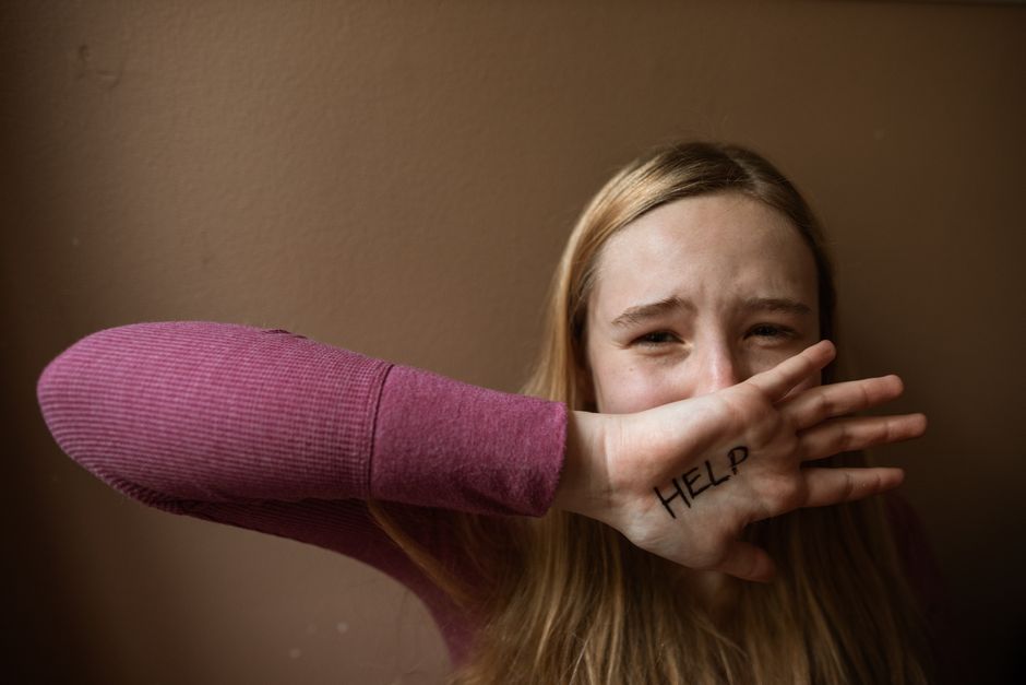 Copiii victime ale abuzurilor: un drum lung și traumatizant