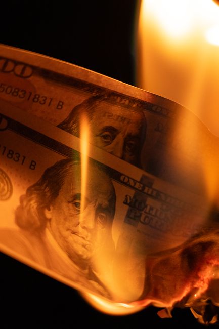România se confruntă cu o explozie a insolvențelor: prognoze alarmante pentru 2026 și 2027