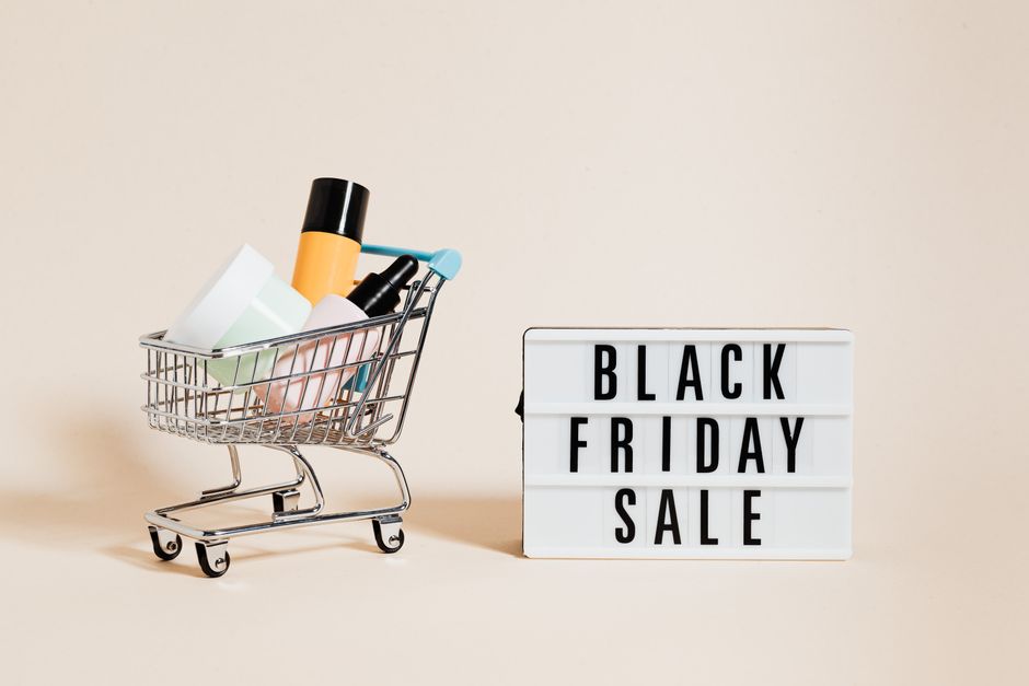 Românii se pregătesc pentru Black Friday 2026: 70% intenționează să cumpere online