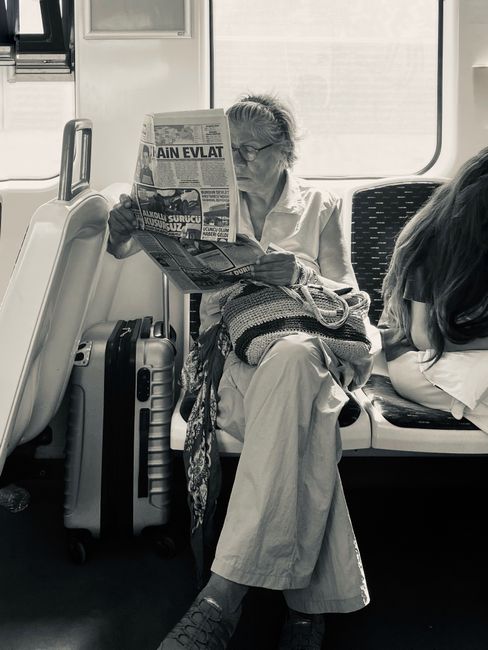Un pensionar german își recuperează rucsacul cu 100.000 de euro uitat într-un tren din Viena